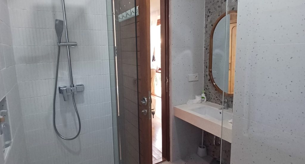 Bathroom 7