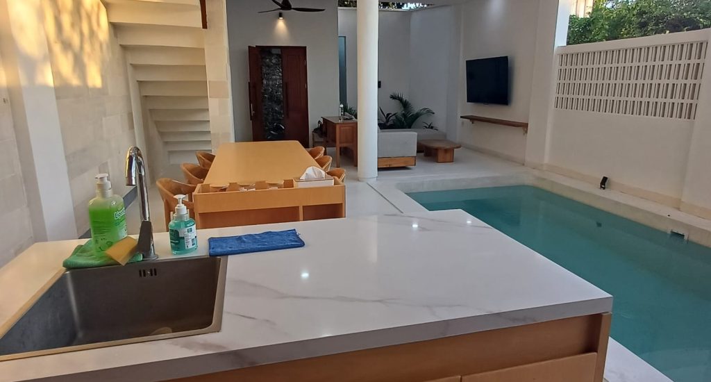 Living room & pool 2(1)