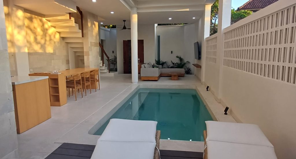 Living room & pool(1)