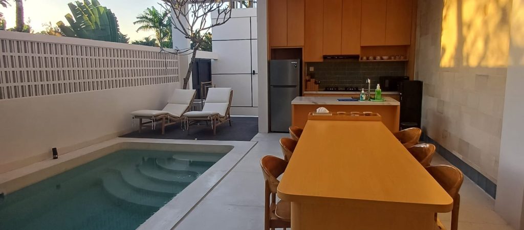 Pool & kitchen