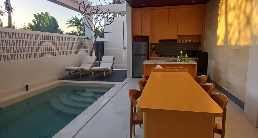 Pool & kitchen