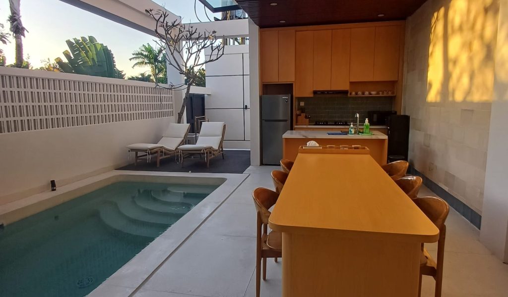 Pool & kitchen